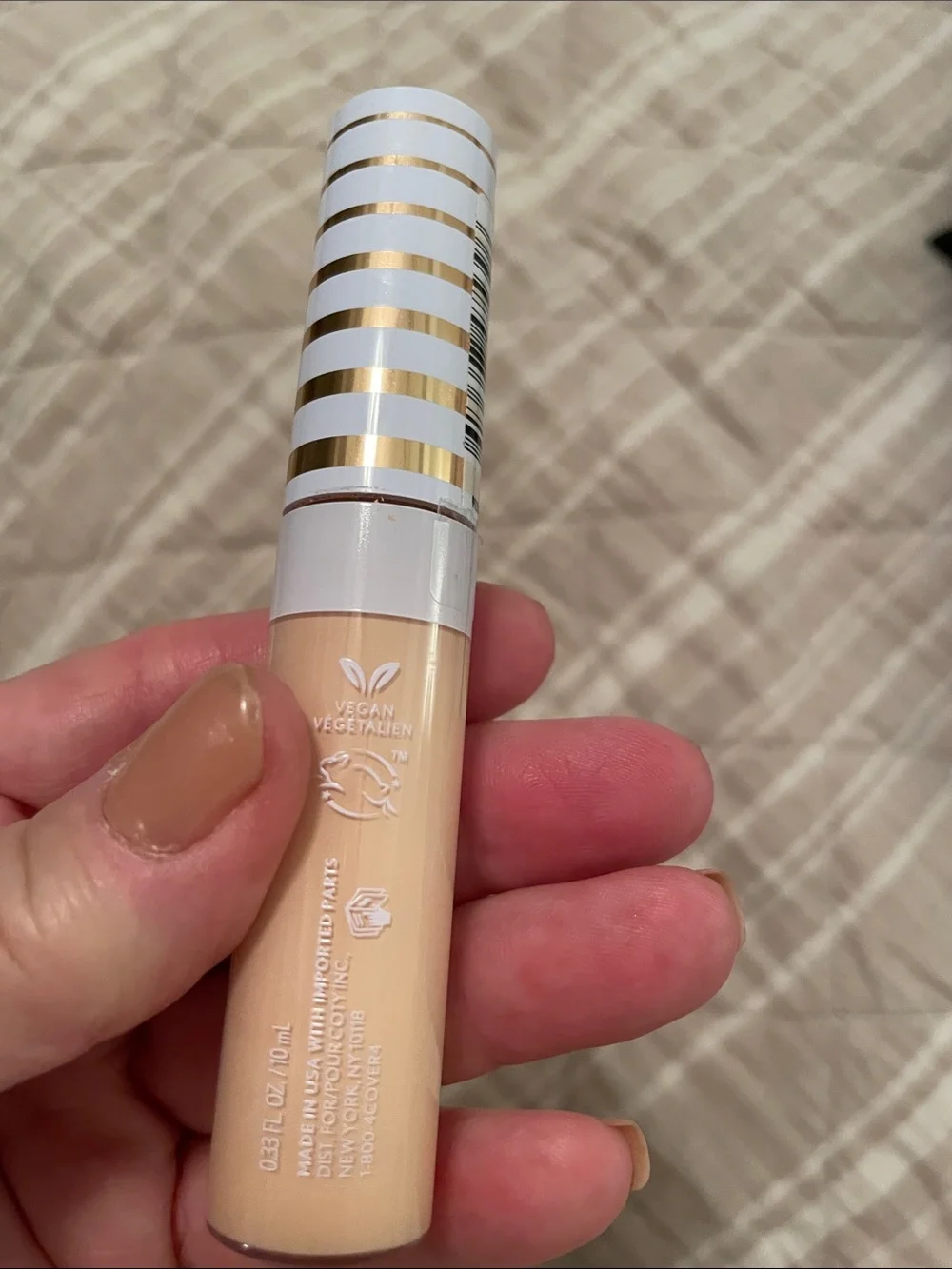 COVERGIRL TruBlend Liquid Concealer - porcelain with Gold-Trim Cap